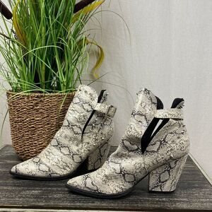 Pazzle Ivory & Gray Linda Snakeskin Animal Print Studded Ankle Booties Shoes 6.5